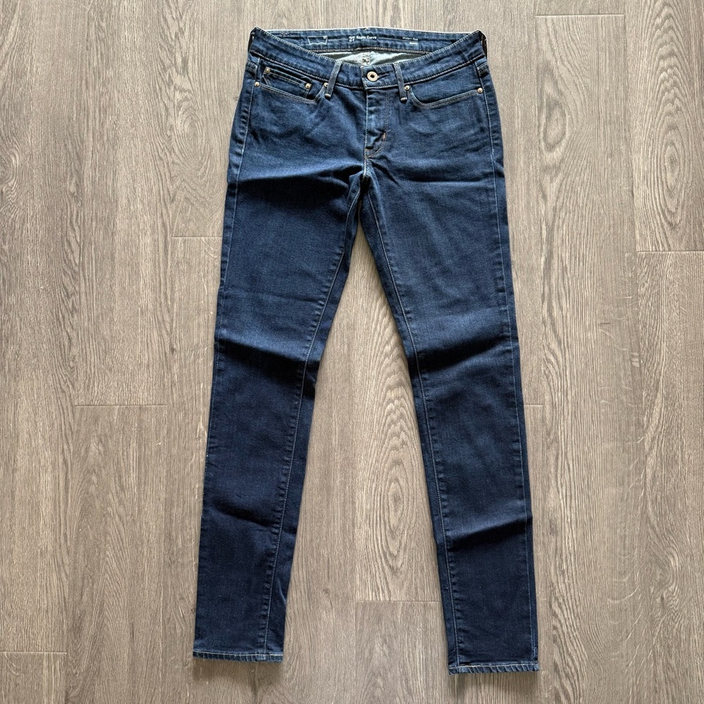 Levi’s Dark Wash Jeans - Mint condition - size 27
